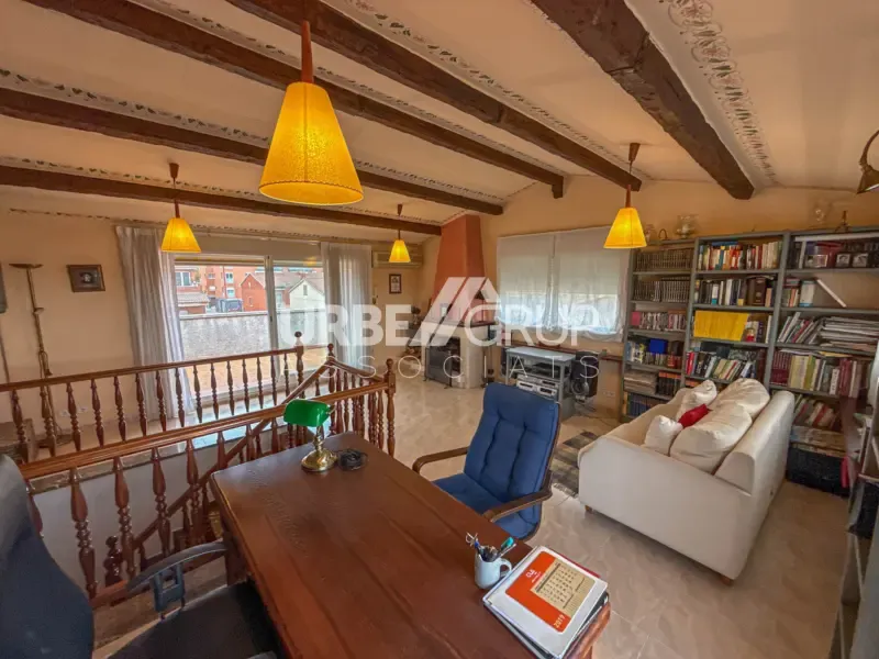 Söögituba - Detached Corner House with Multiple Terraces in Martorell