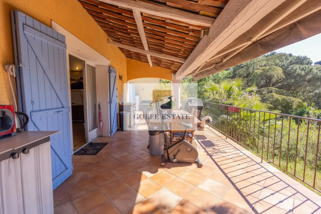 Terrasse - Maison avec Piscine et Vue dans un Domaine Sécurisé à La Croix-Valmer