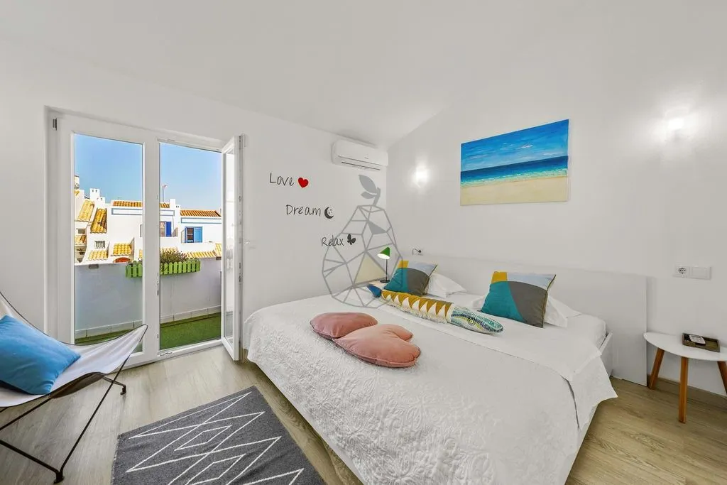 Bedrooms - 2-Bedroom Villa with Private Garden in Albufeira