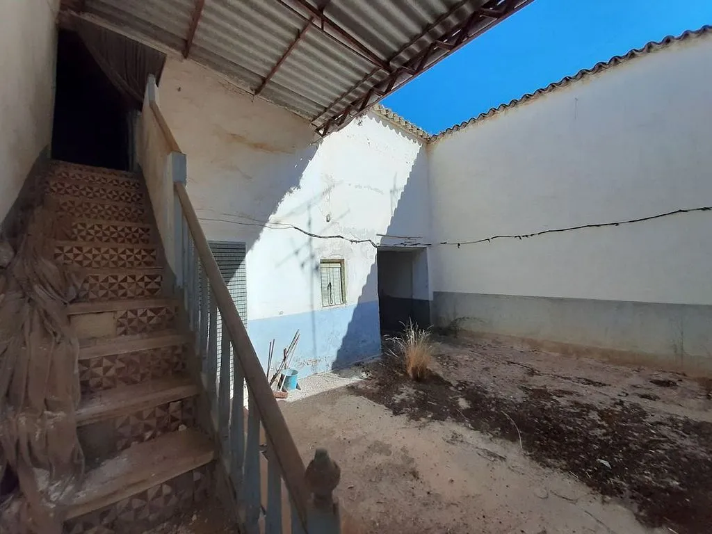 Jardin - Demolishable Plot with Potential in Almagro