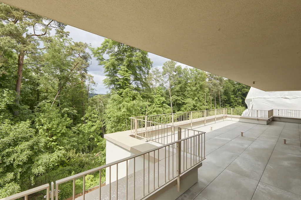 Balcon - Maison Jumelée avec Vue sur Forêt à Bridel
