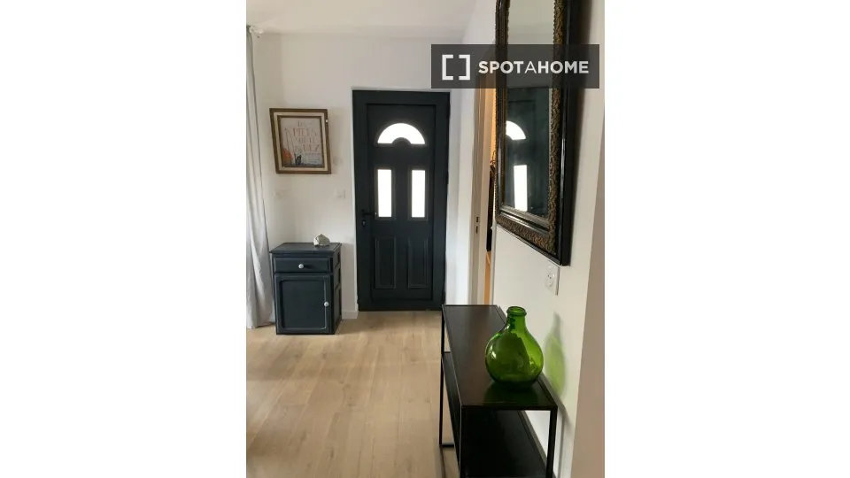 Entrée - Chambre à Louer dans Appartement 3 Pièces à Paris