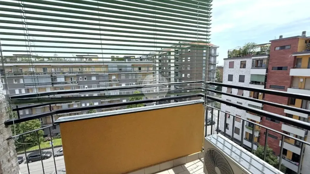 Rõdu - Rented Flat with Balcony in Milan