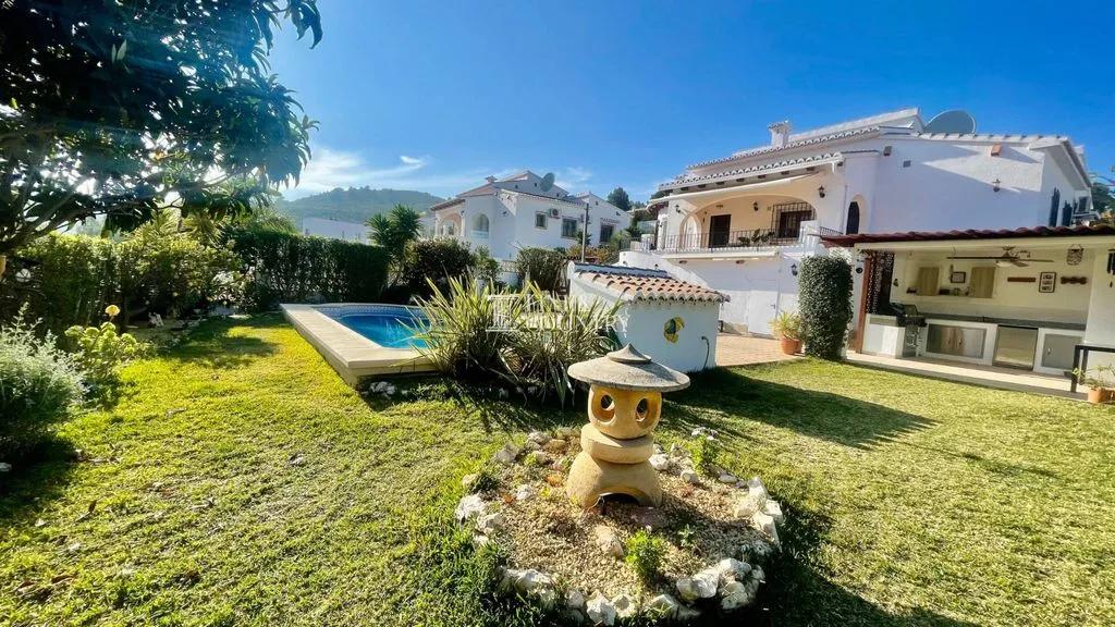 Aed - Modern Villa with Panoramic Views in Pedreguer
