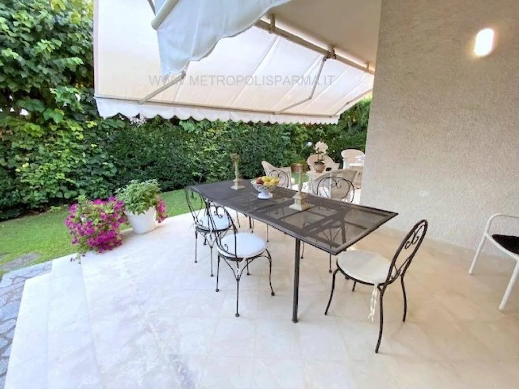 Terrace - Luxury Villa with Garden in Forte dei Marmi