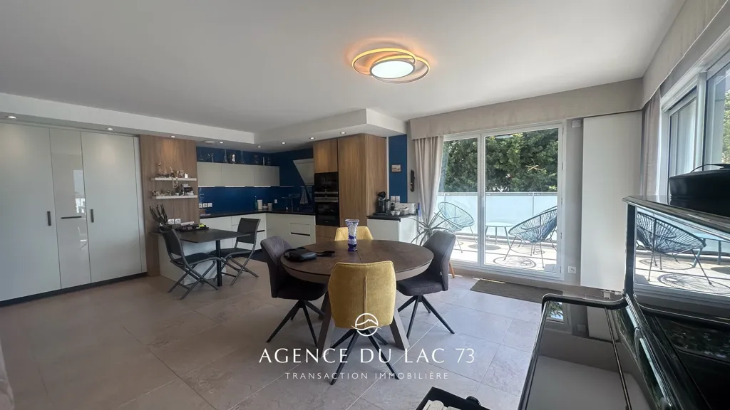 Köök - Apartment with Lake View in Brison-Saint-Innocent