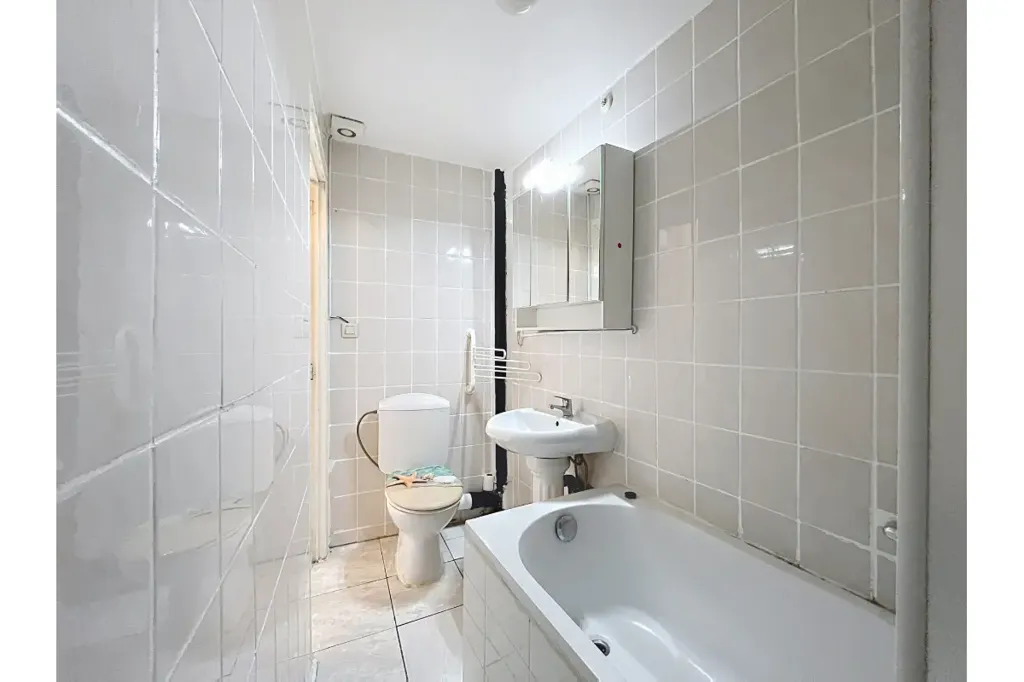 Bagni - Bright Apartment with Corner Location in Ixelles