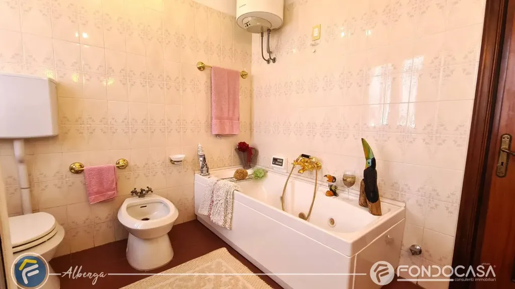 Vannitoad - Spacious Apartment with Large Terrace in Albenga