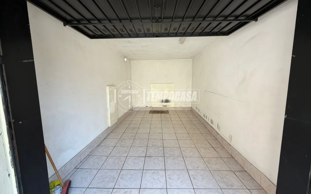 Garage - Central Parking Box in Bareggio