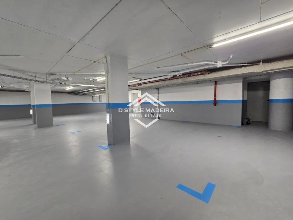 Garage - Luxury Flat with Pool in Funchal, Madeira