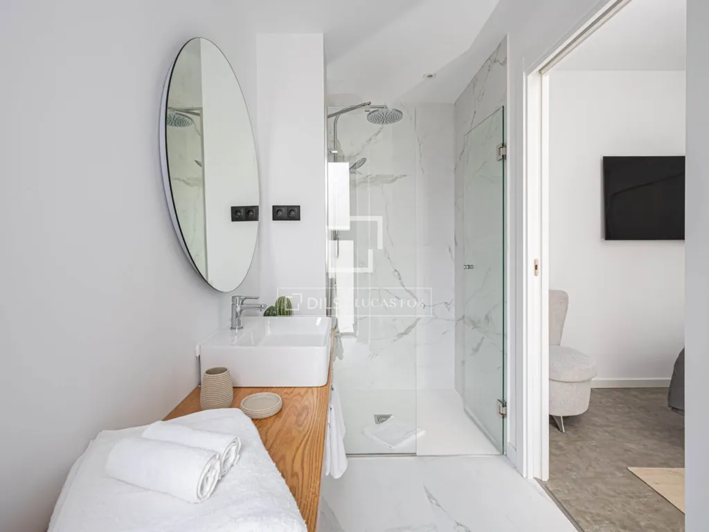 Bathrooms - Apartment with Elegance in Barcelona's Eixample