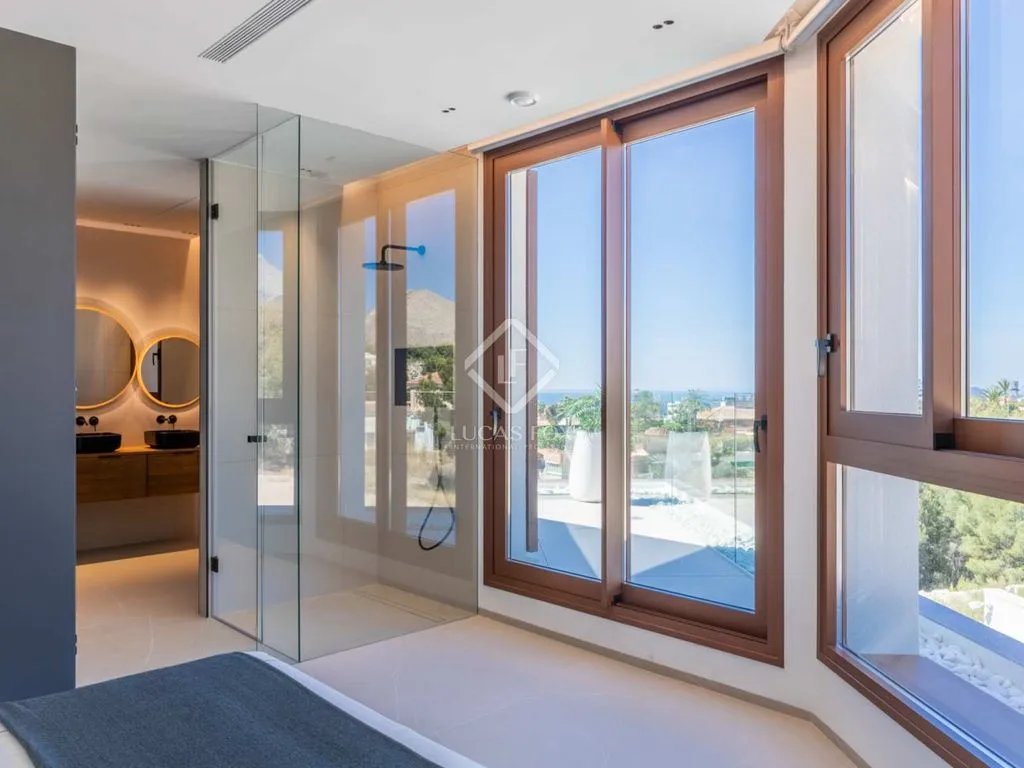 Bedrooms - Luxury Villa with Sea View in La Nucía