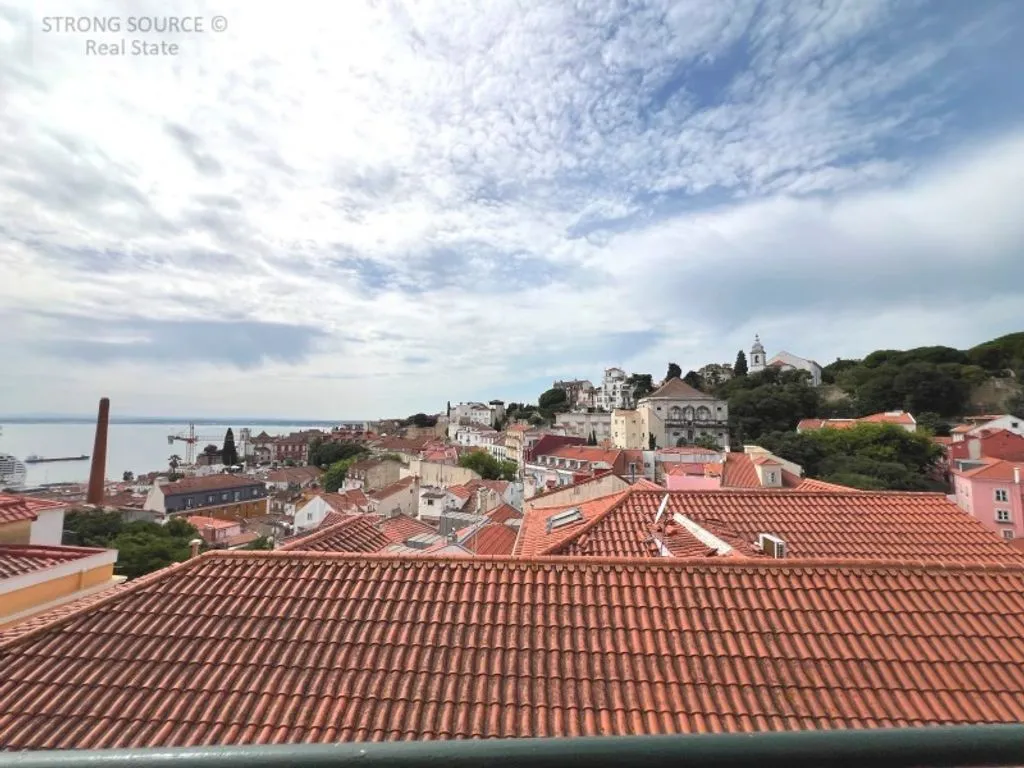 Rõdu - Luxury Apartments with River View in Graca, Lisbon