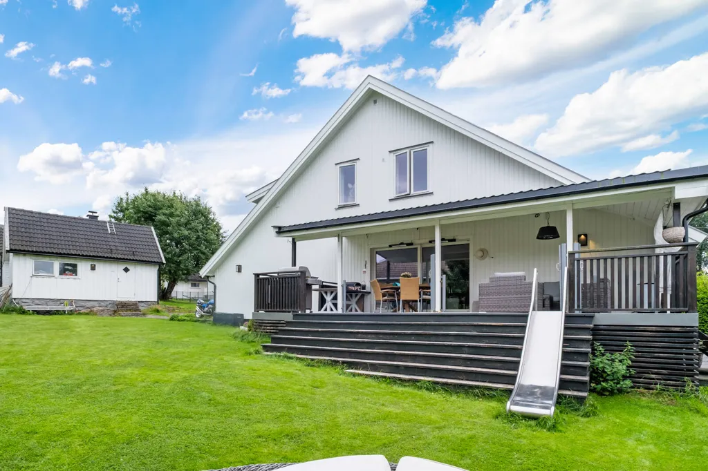 Giardino - Casa di 6 locali a Fjellhamar