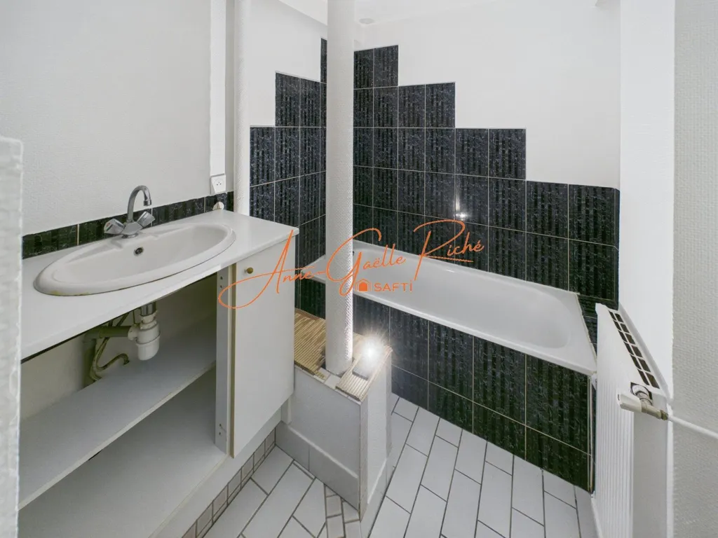 Bagni - Apartment with Private Garage in Rochefort