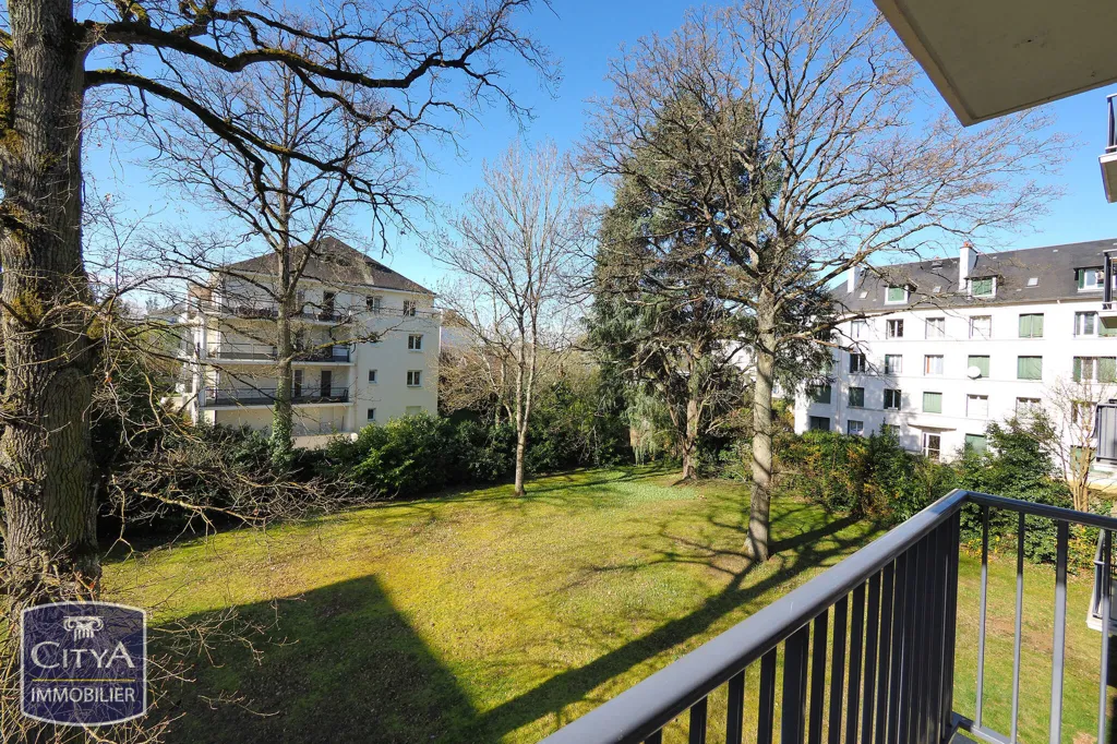Rõdu - Renovated Flat with Balcony in Rue Albert 1er