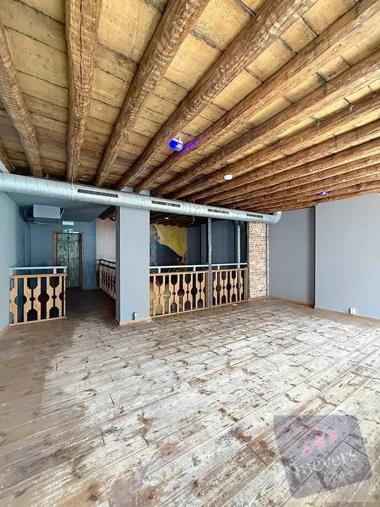 Pièces - Pavillon Commercial avec Terrasse à Hasselt