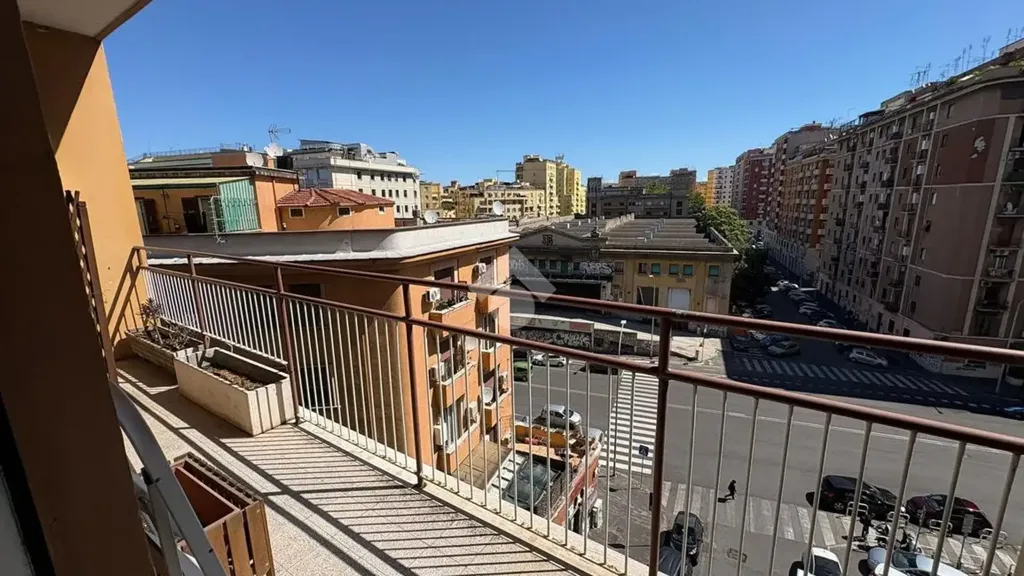 Balcon - 3-Bedroom Apartment with Balcony in Rome