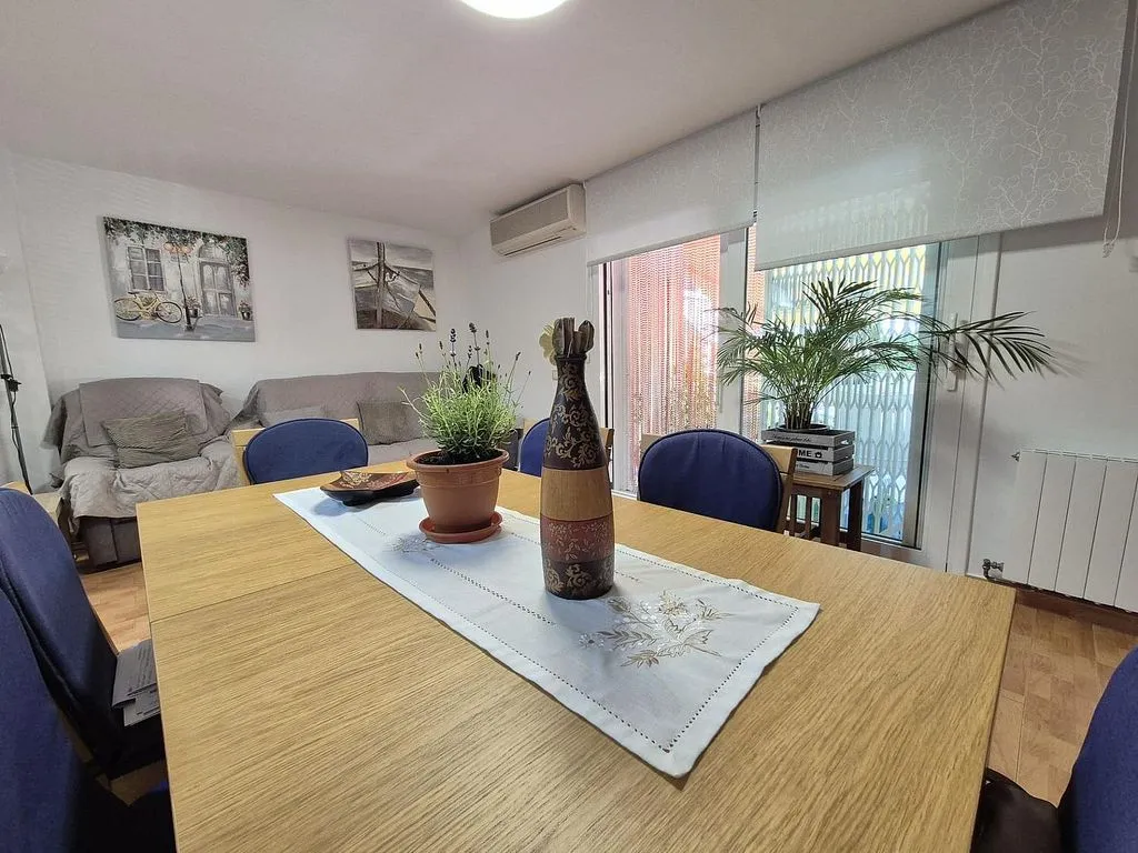 Salle à manger - Apartment with Pool and Terrace in Coma-Ruga