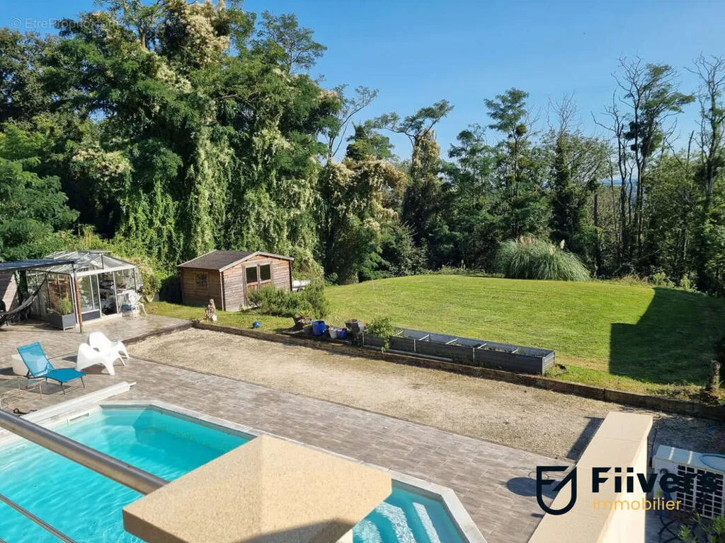 Piscine - Maison Familiale avec Piscine à Linas