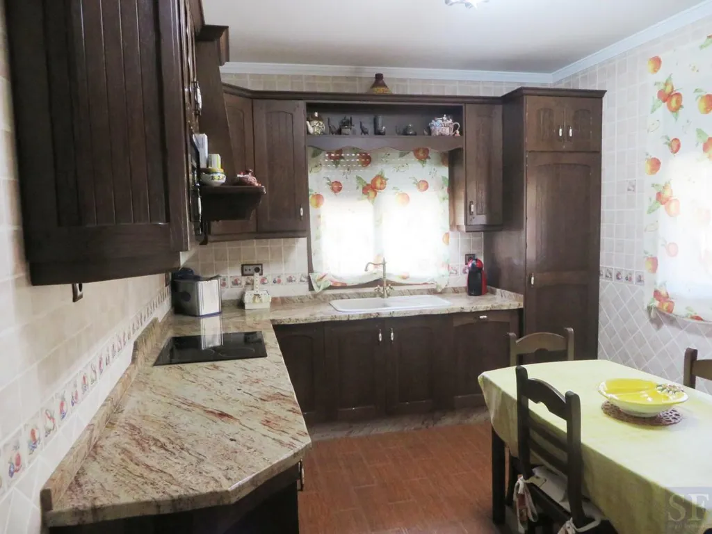 Cuisine - Villa with Pool in Sayalonga