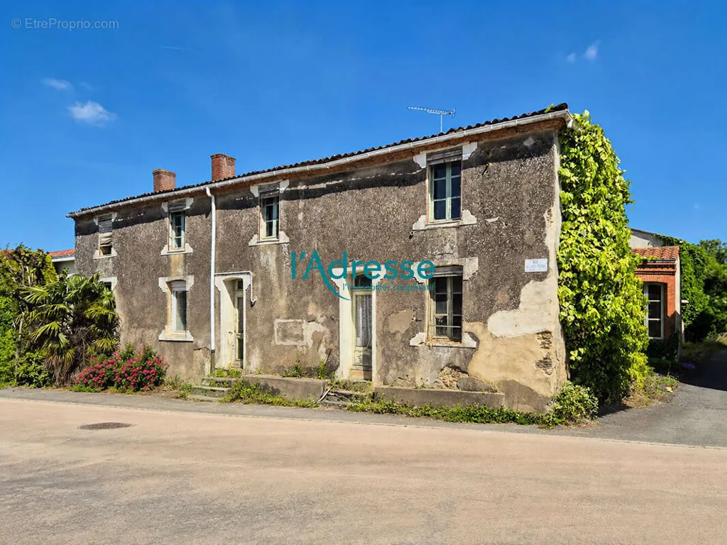 Välivaade - Property with Constructible Land in Saint Quentin en Mauges