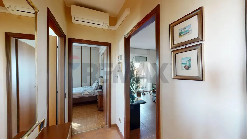 Entrée - Four-Bedroom Apartment with Balcony in Milan