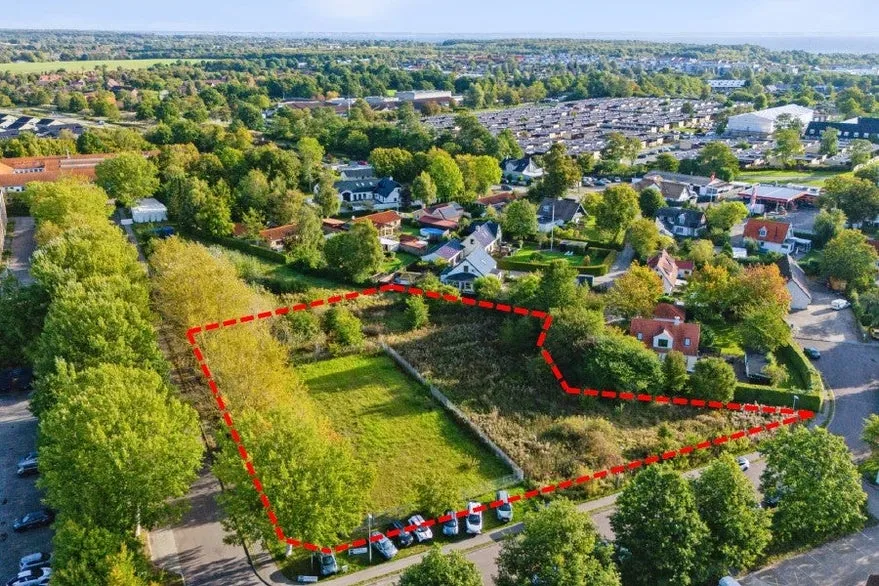 Õhuvaade - Commercial Plot with Transport Access in Nivå