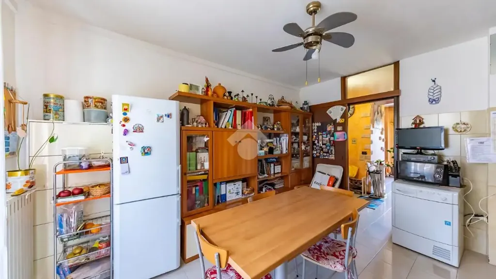 Söögituba - 3-Bedroom Apartment with Balcony in Lainate