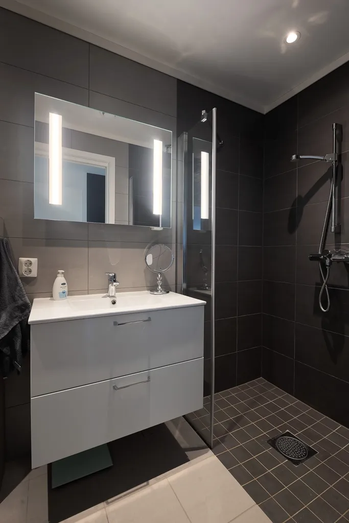 Salles de bain - Spacious Apartment with West-Facing Balcony in Haukerød