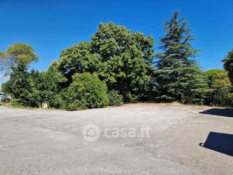 Välivaade - Mixed-Use Rustico with Industrial Space in Falconara Marittima