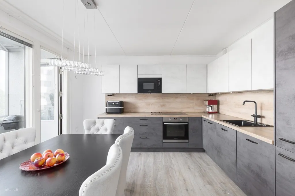 Cuisine - Spacious Apartment with Garden in Kivenlahti, Espoo