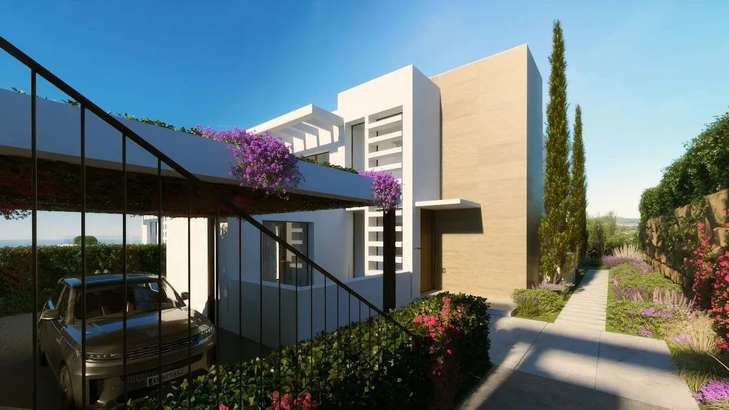 Luxury Villa with Pool in Estepona Golf