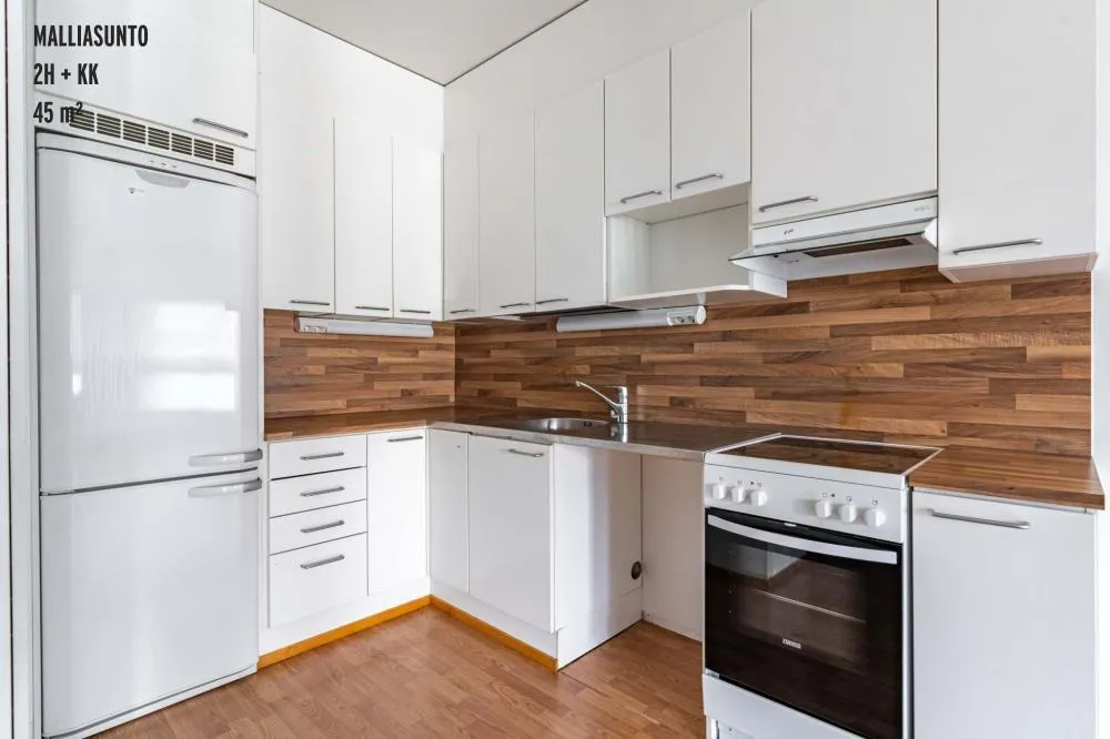 Kitchen - Efficient 2-Bedroom Apartment in Sörnäinen, Helsinki