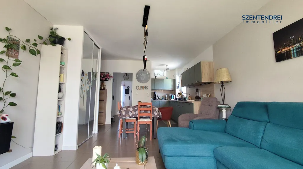 Séjour - Appartement 3 Pièces avec Jardins à Lunel Nord