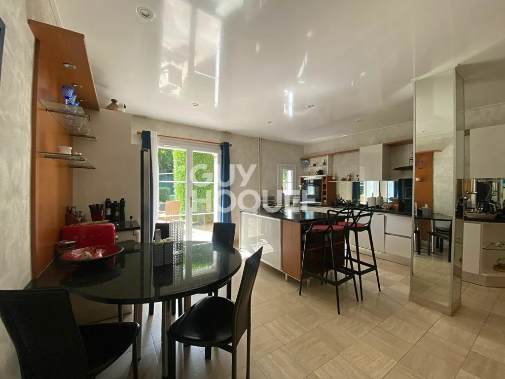 Cucina - Modern House with Sauna near Compiègne