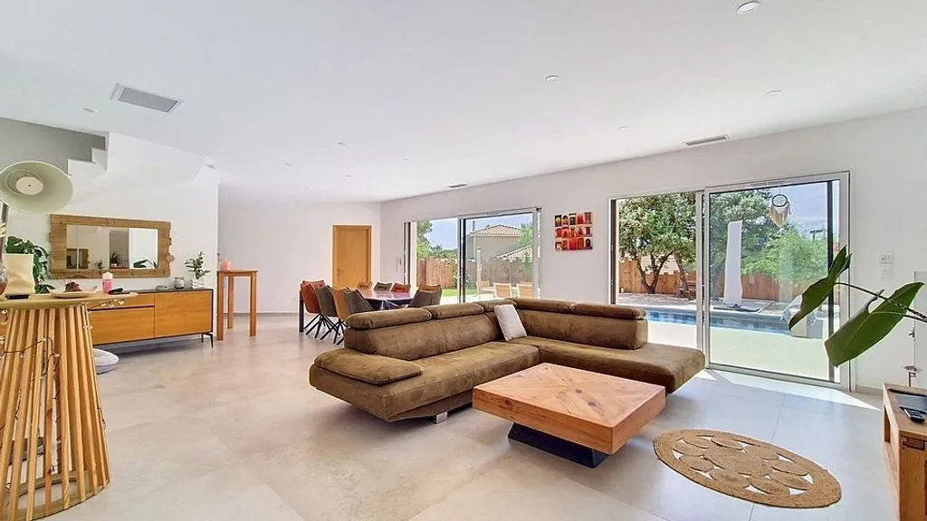 Soggiorno - Contemporary Villa with Pool in Langlade