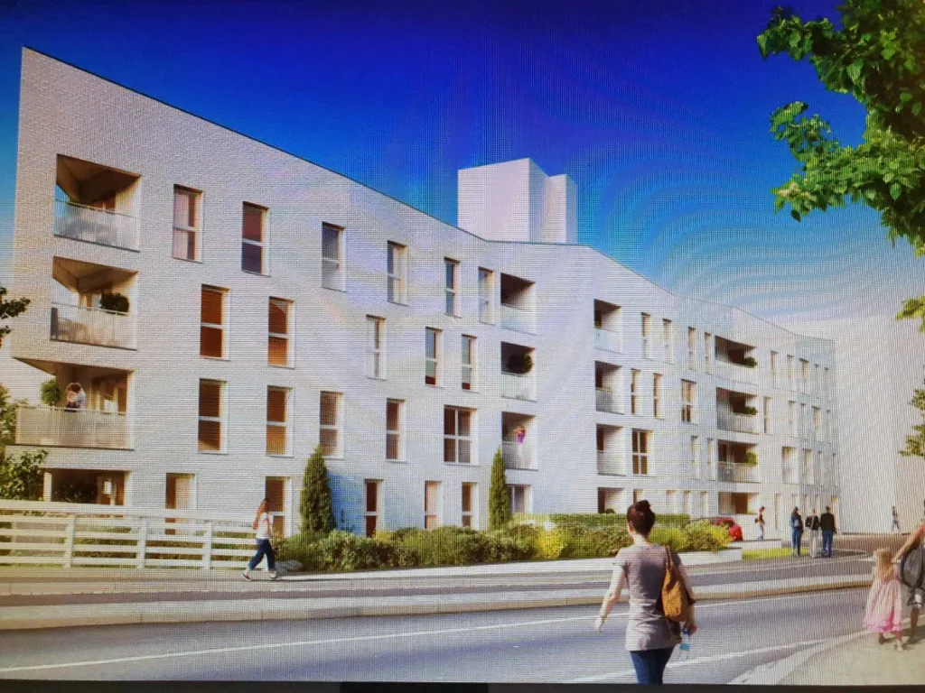 Modern Flat with Balcony near Train Station