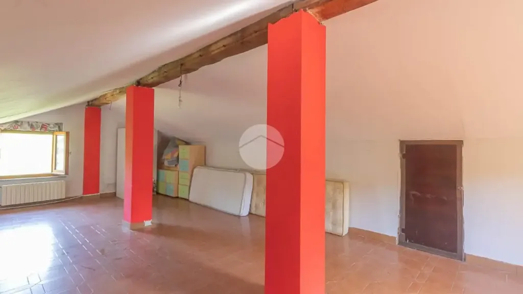 Pièces - Villa with Private Garden in Montafia