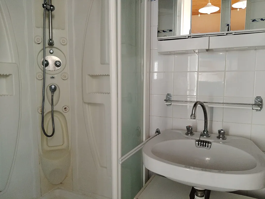 Salles de bain - Studio avec Mezzanine à La Trinité-sur-Mer
