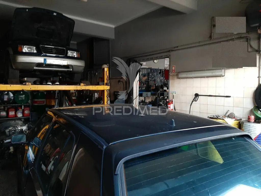 Garage - Mechanic Workshop with Established Clientele in Seixal