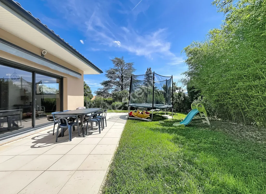 Aed - Contemporary Villa with Large Garden in Quiet Area