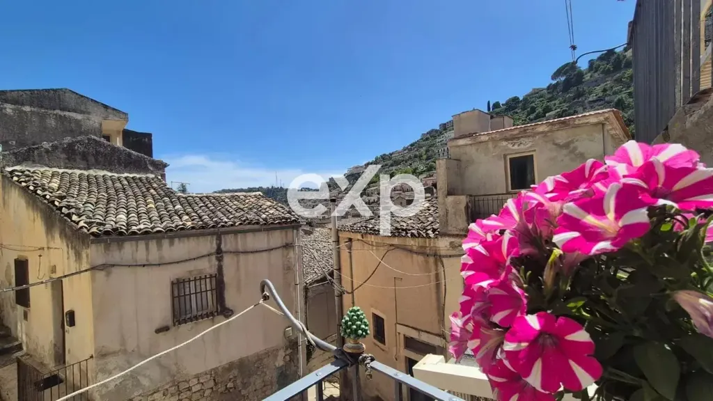 Balcon - Restored House with Balcony in Modica