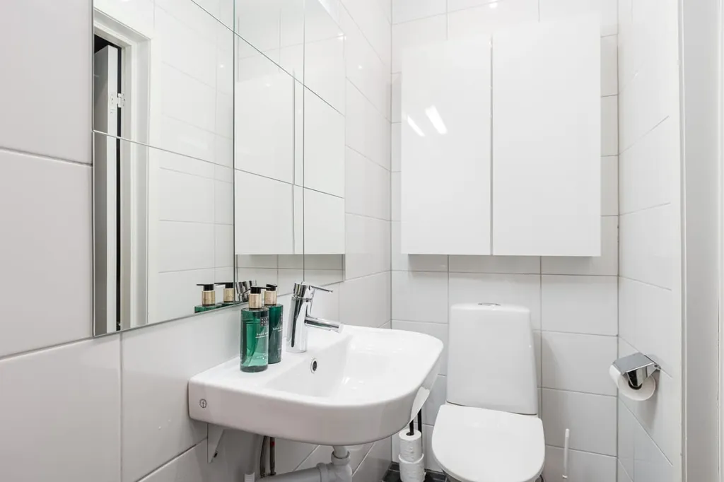 Salles de bain - Studiokänsla with High Ceilings in Central Huskvarna