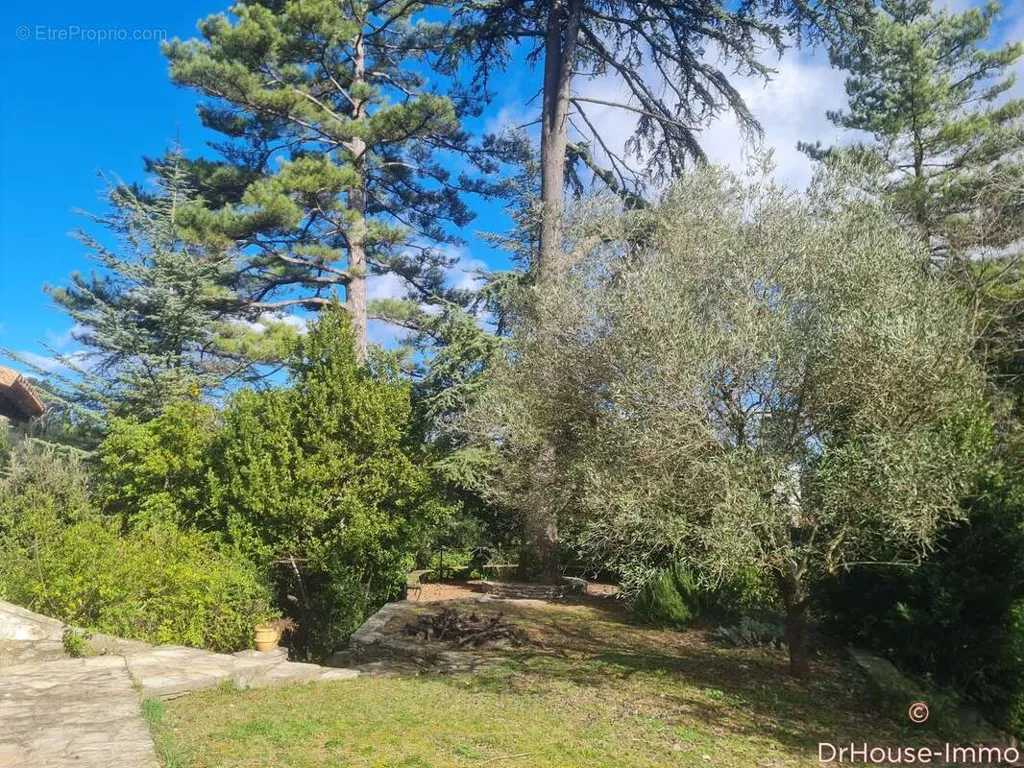 Jardin - Maison avec Piscine et Jardin à Ales