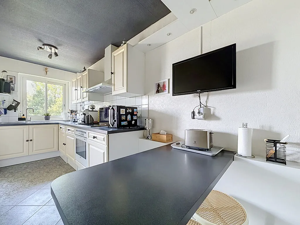 Cucina - Bright Apartment with Balcony in Elancourt