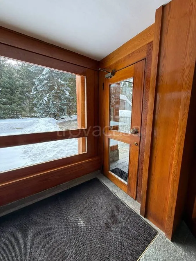 hallway_entrance