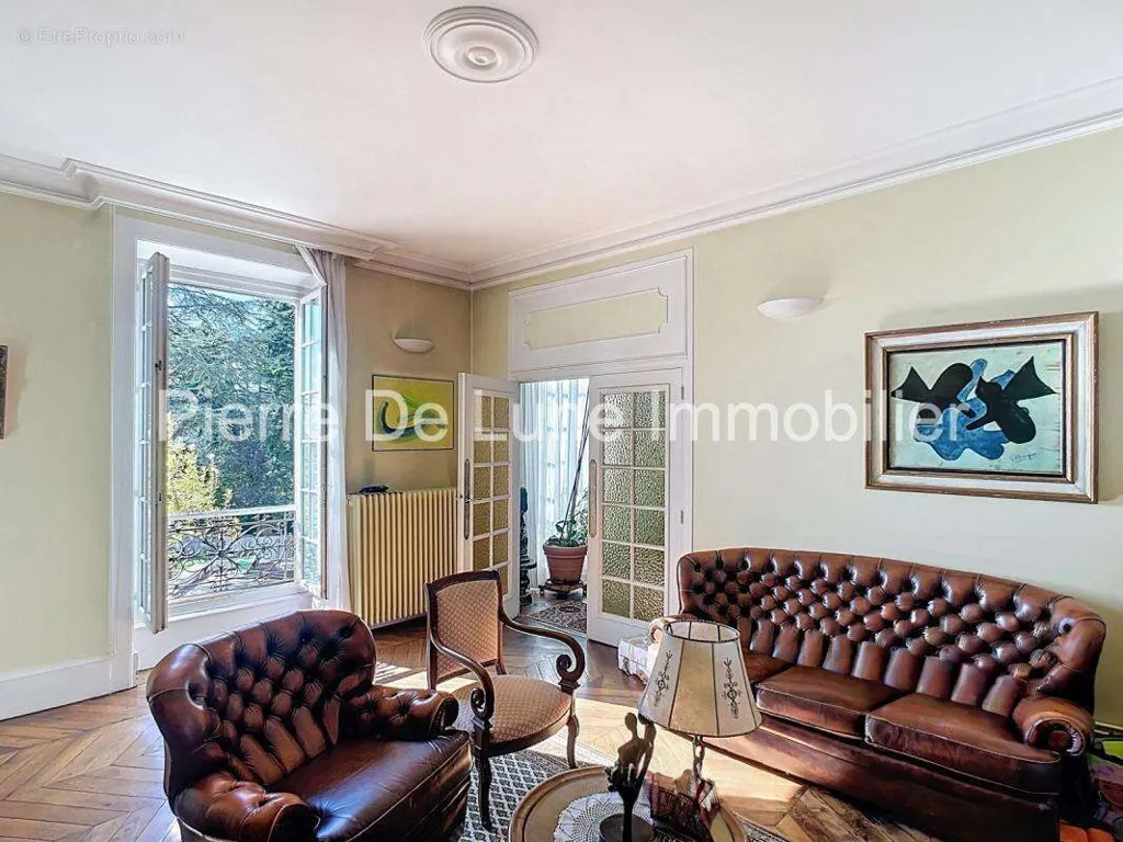 Soggiorno - Character House with Panoramic View in Caluire-et-Cuire