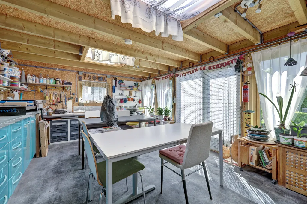 Söögituba - Modernised Bungalow with Garden in Kortgene