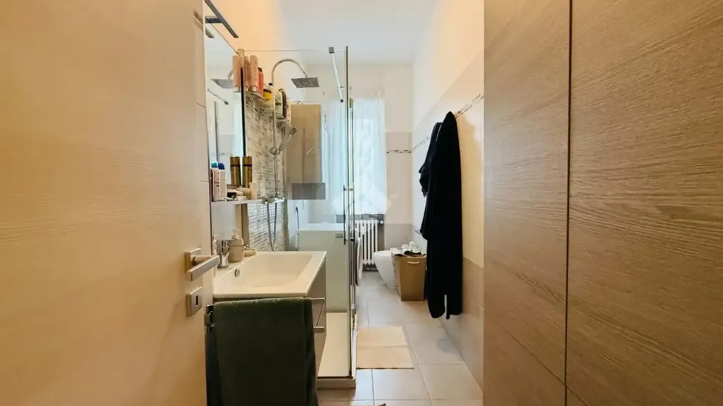 Salles de bain - Restored 3-Bedroom Flat with Balcony in Rivoli